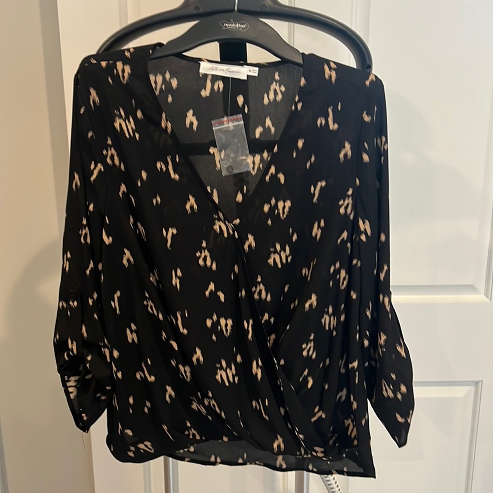 All in favor, medium, black / tan